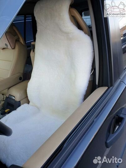 Меховая накидка на цельной шкуре белая