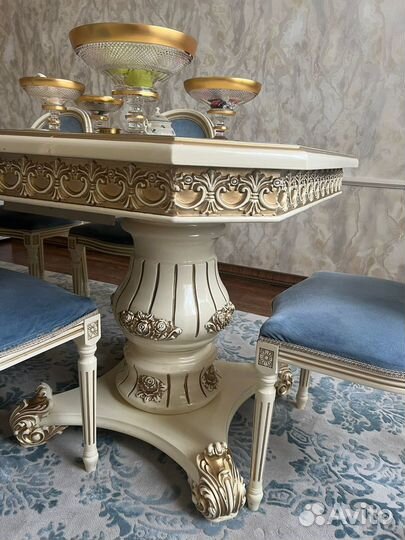 Кухонный стол и стулья