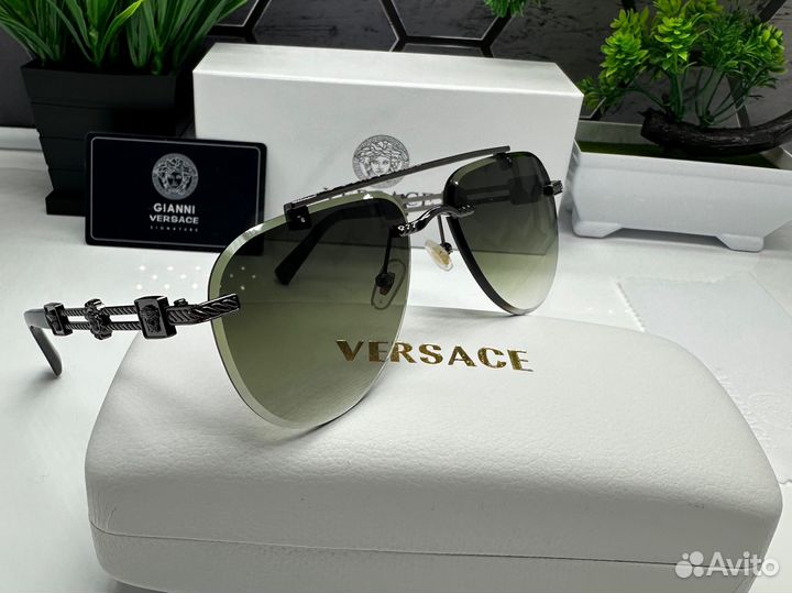 Солнцезащитные очки versace
