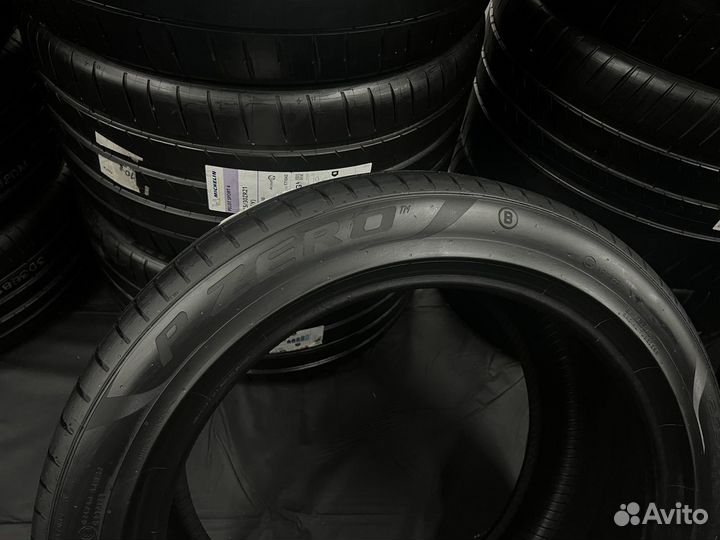 Pirelli P Zero PZ4 295/40 R20 и 265/45 R20 107Y