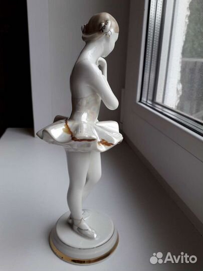 Статуэтка фарфор
