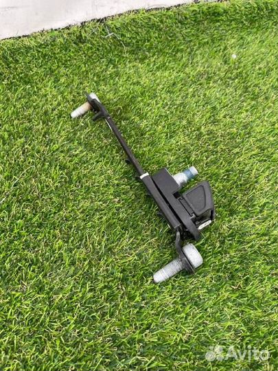 Механизм регулировки высоты ремня безопасности правый