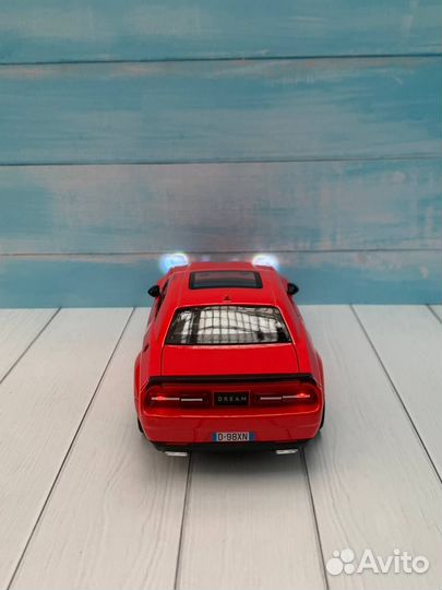 Модель авто Dodge Challenger SRT 1:24 металл