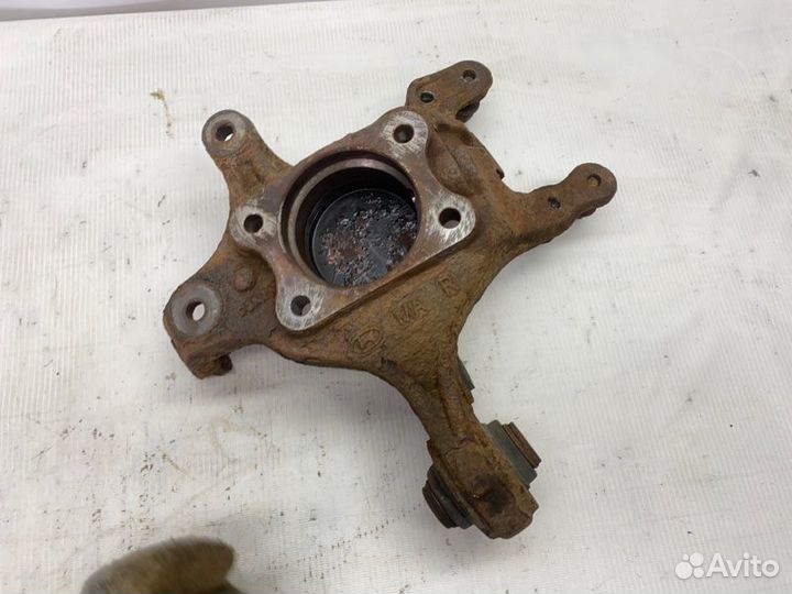 Кулак задний правый Kia Ceed хэтчбек G4FC 2009