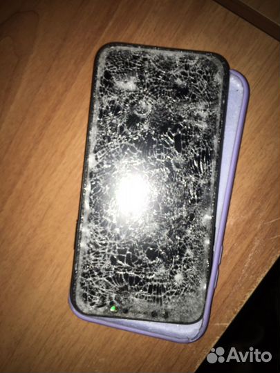 Телефон iPhone 11