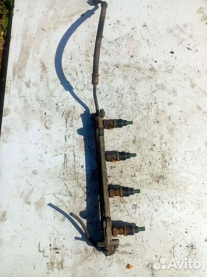 Топливная рампа Mitsubishi Space Wagon 1.8 1994