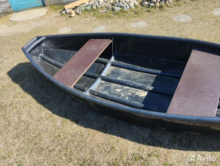 Лодка весельная из пнд