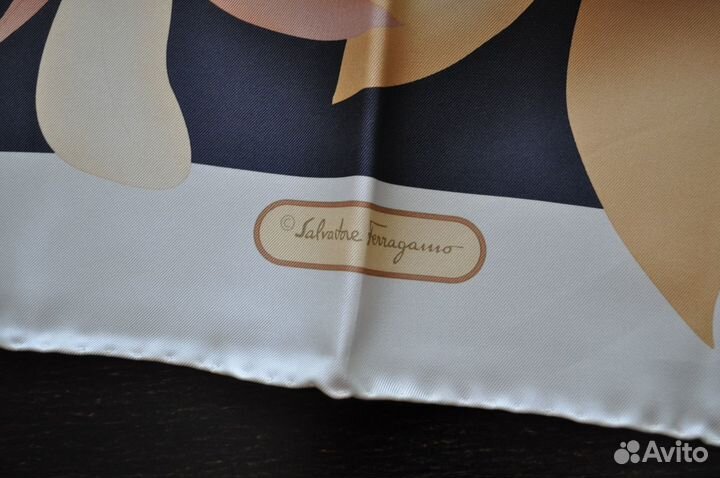 Salvatore Ferragamo. платок оригинал