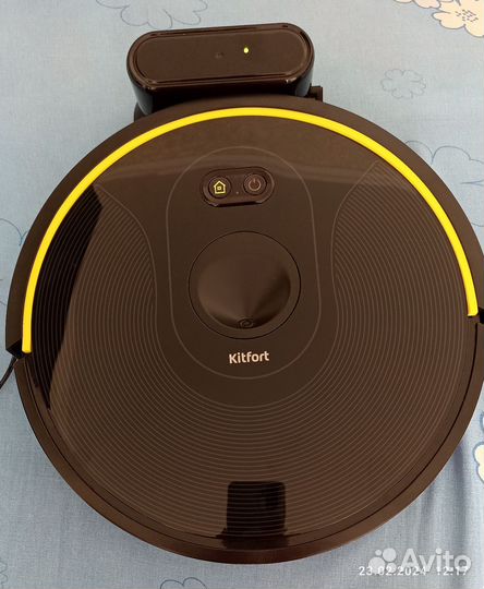 Робот пылесос Kitfort с камерой влажной уборкой