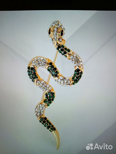 Брошка змея