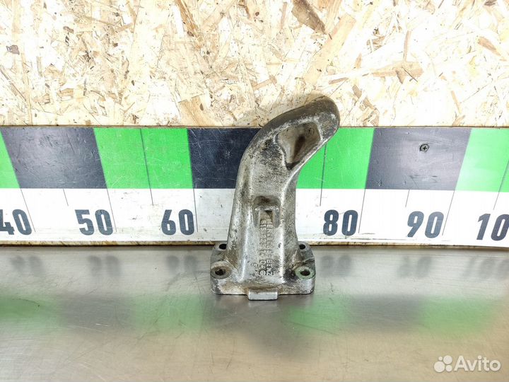 Кронштейн двигателя E 123