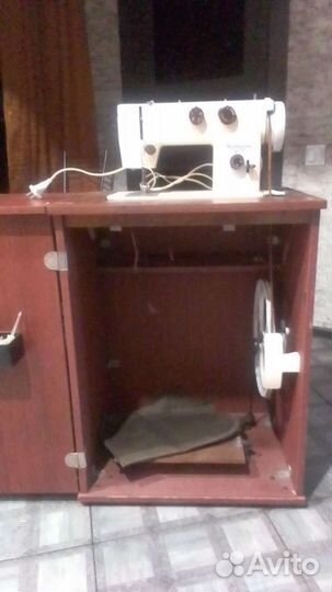 Швейная машинка чайка 143