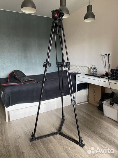Штатив для тяжелой кинокамеры