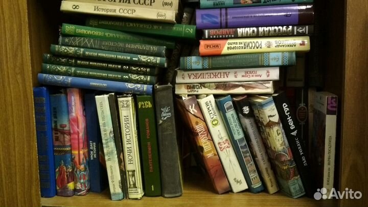 Книги в ассортименте