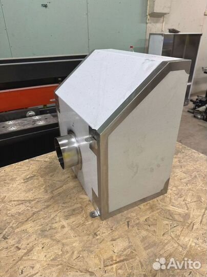 Зонт вытяжной с жироуловителем