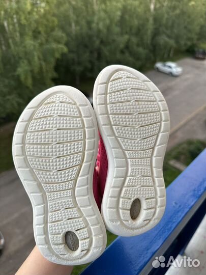 Кроссовки для девочки crocs