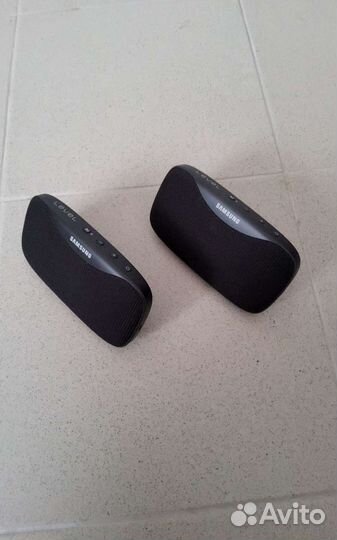 2 портативных колонки Samsung Level Box Slim