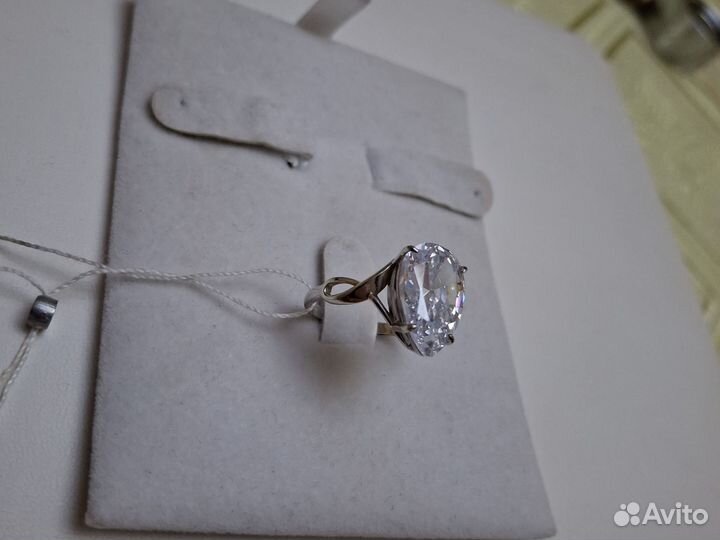 Кольцо серебряное с фианитом размер 18