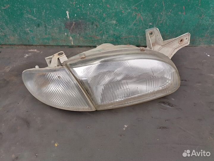 Фара правая для Hyundai Accent 1 с поворотником