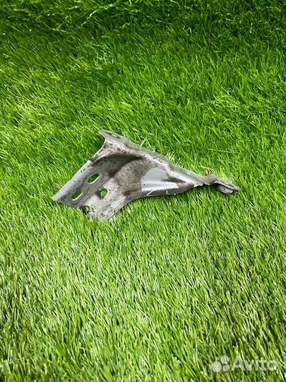 Кронштейн крыла передний левый Volkswagen Polo