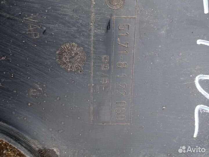 BMW E36 подкрылок задний левый