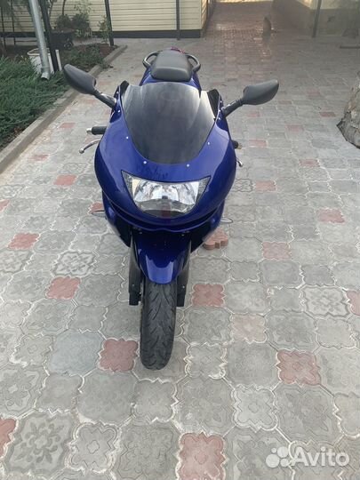 Спортивный мотоцикл Kawasaki ZX-9R