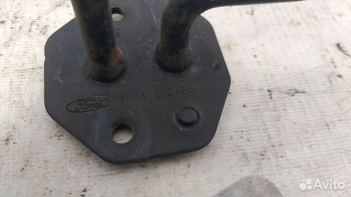 Ответная часть замка заднего сиденья Ford Kuga 1