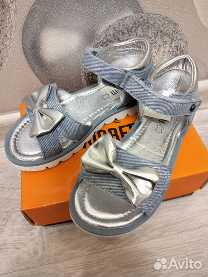 Новые босоножки для девочки