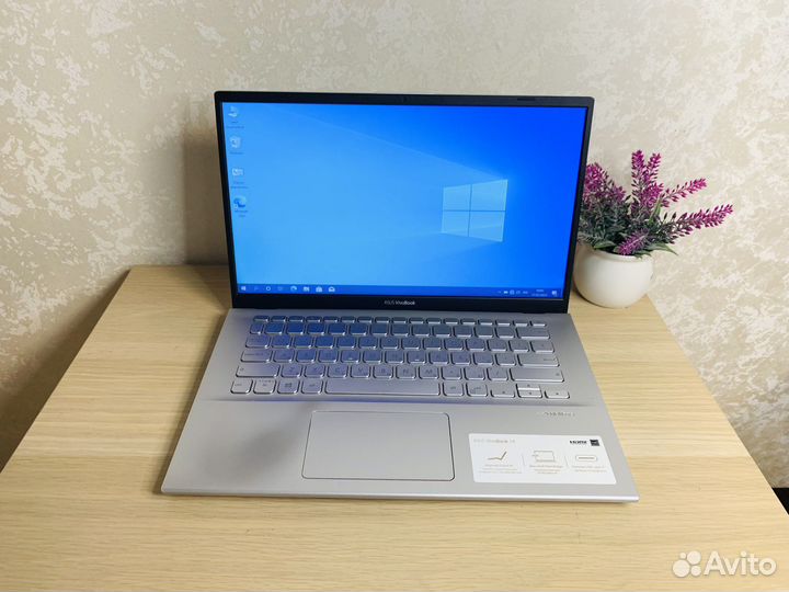 Свежий, мощный ноутбук 20-21 года