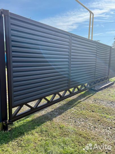 Заборы жалюзи металлические