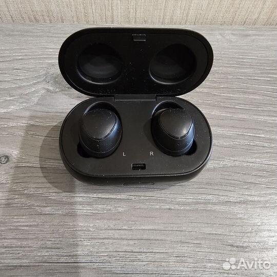 Беспроводные наушники Samsung Gear IconX