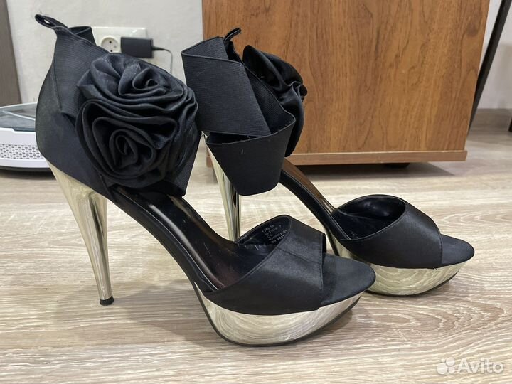 Босоножки женские