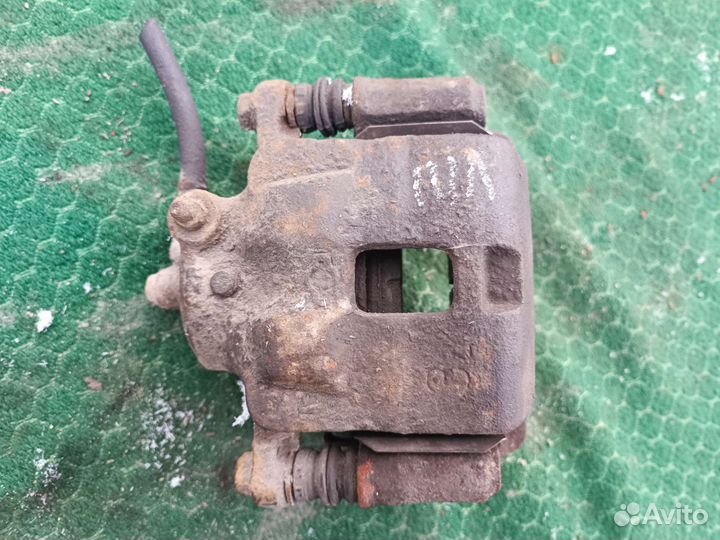 Суппорт передний левый на Ниссан Альмера N15 1999г