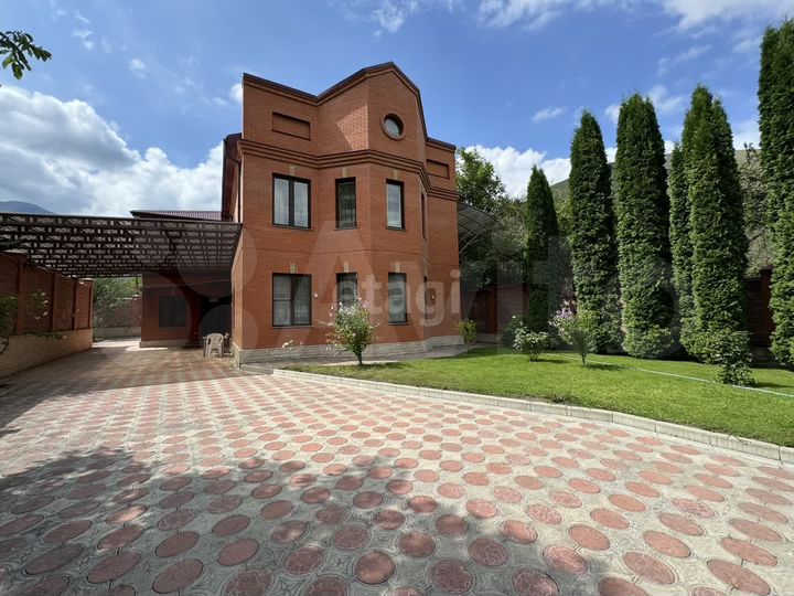 Дом 226 м² на участке 27,8 сот.