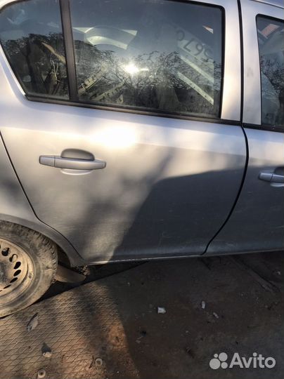 Задняя правая дверь на opel corsa D