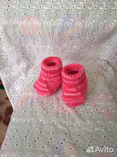 Вязаные пинетки и детская одежда в наличии