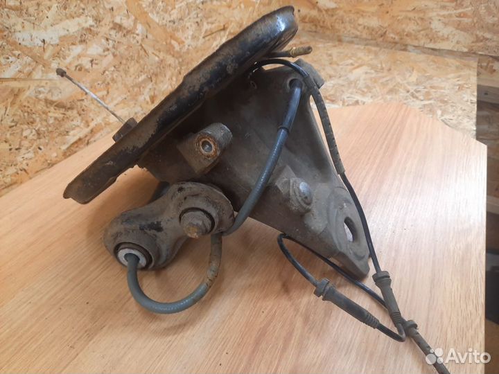 Кулак задний правый BMW Е39