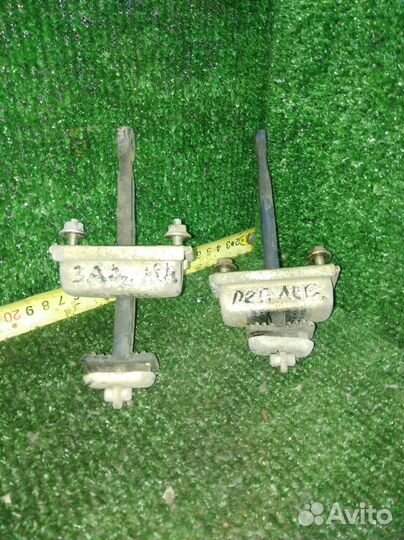 Ограничитель двери левой Mazda Capella 2001 GF8P