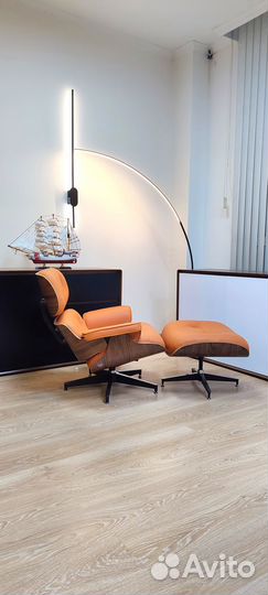 Eames chair в уникальном апельсиновом цвете