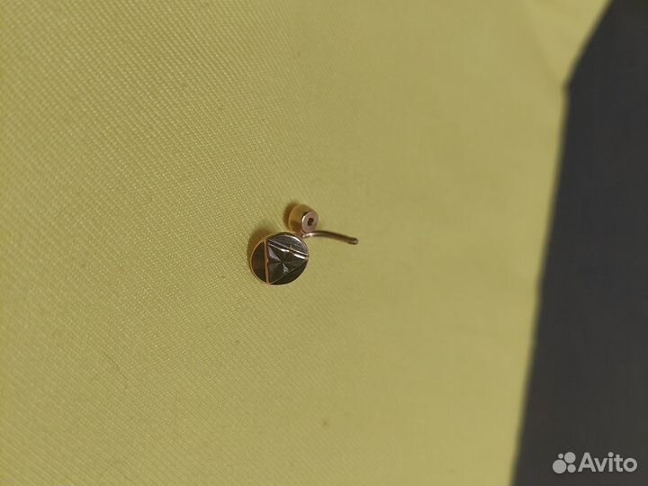 Пирсинг в пупок золотой