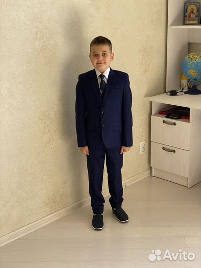 Костюм на мальчика(брюки,пиджак,жилет)