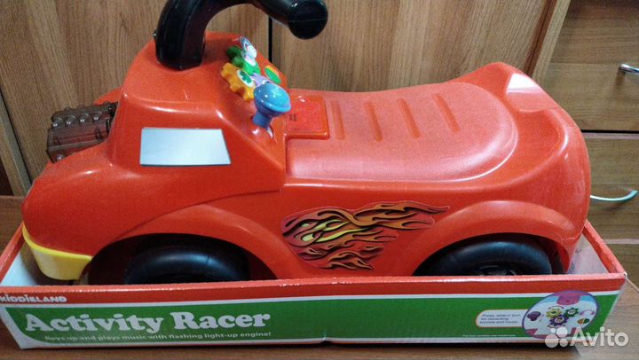 Детская машинка с музыкой и клаксоном