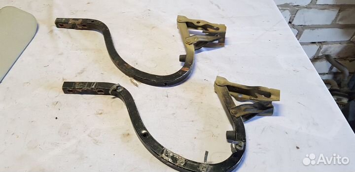 Hyundai Accent седан 2005 Петли Крышки Багажника