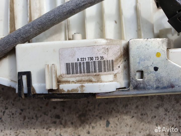 Замок задней левой двери для Mercedes W221