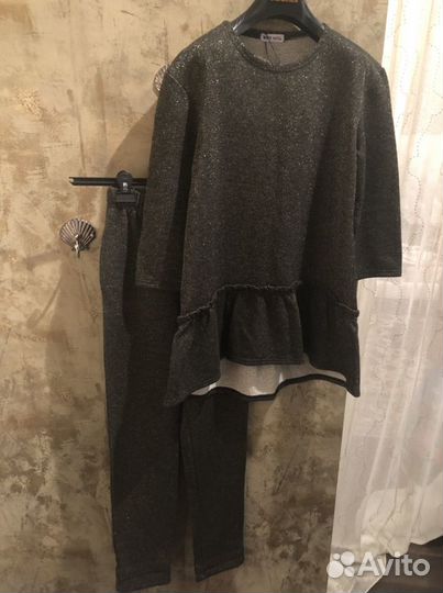 Костюм с люрексом 40-42 новый