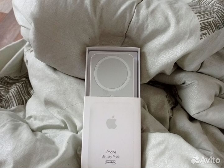 Повербанк apple