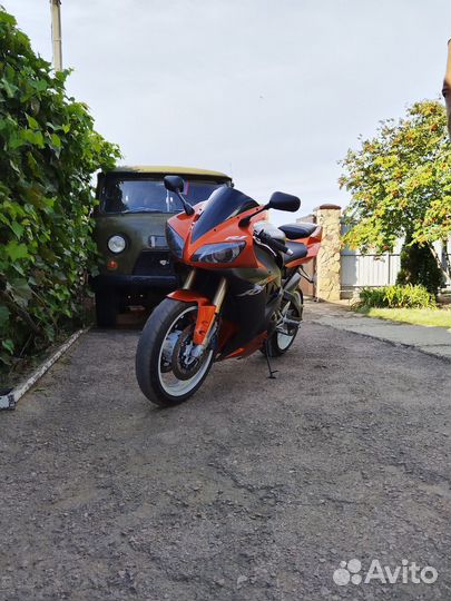 Yamaha YZF R1