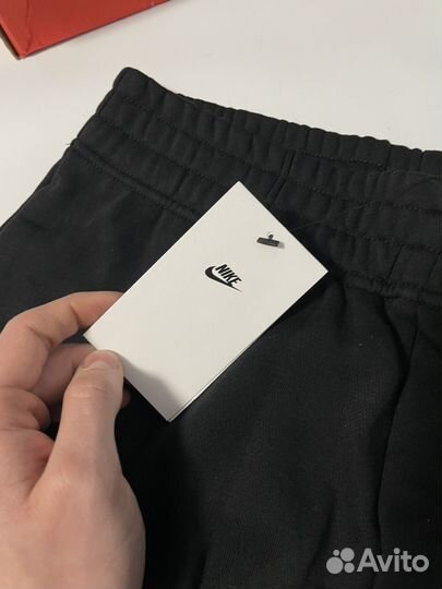 Спортивные штаны Nike Essentials