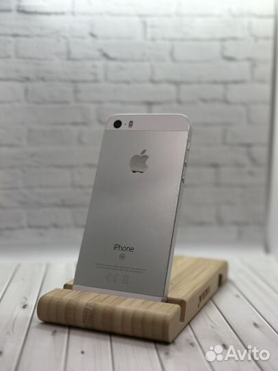 iPhone SE, 128 ГБ