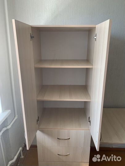 Письменный стол и шкаф